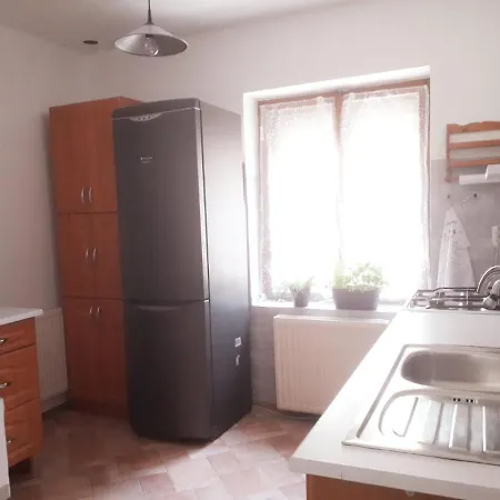 Rozmaring Apartman *