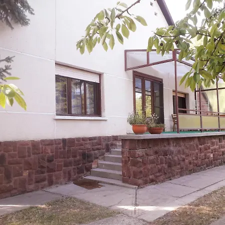 Holiday home Rozmaring Apartman Zanka