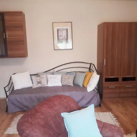 Holiday home Rozmaring Apartman